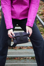 Įkelti vaizdą į galerijos rodinį, JUODAS Tašiukas Per petį