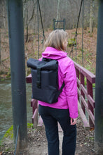 Įkelti vaizdą į galerijos rodinį, XL Juoda kuprinė