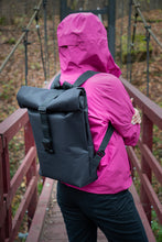 Įkelti vaizdą į galerijos rodinį, XL Juoda kuprinė