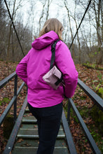 Įkelti vaizdą į galerijos rodinį, Rausvos spalvos Tašiukas Per petį