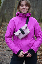 Įkelti vaizdą į galerijos rodinį, Rausvos spalvos Tašiukas Per petį