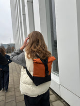 Įkelti vaizdą į galerijos rodinį, M Oranžinė kuprinė