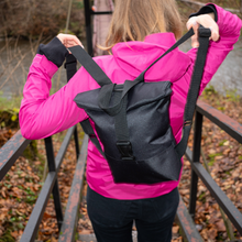 Įkelti vaizdą į galerijos rodinį, L Juodos spalvos kuprinė