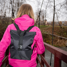 Įkelti vaizdą į galerijos rodinį, L Juodos spalvos kuprinė