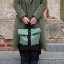 Įkelti vaizdą į galerijos rodinį, L Mėtinė kuprinė